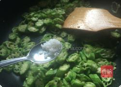 秋葵小炒肉的做法图解5