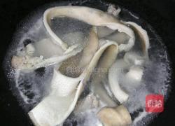 猪皮炒胡萝卜的做法图解1