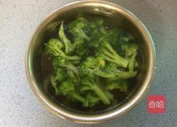 西兰花炒虾球的做法图解6