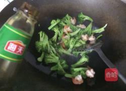 西兰花炒虾球的做法图解11