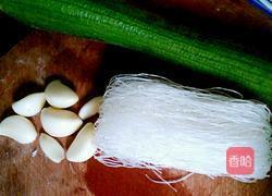 蒜蓉粉丝蒸丝瓜的做法图解1