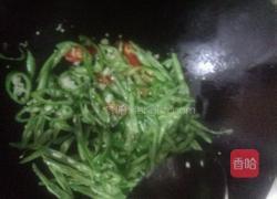 腊肠丁炒四季豆的做法图解6