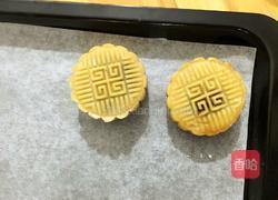 广式豆沙蛋黄月饼的做法图解16