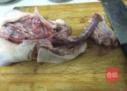 土豆焖鸭的做法图解1