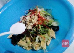 洋葱木耳拌腐竹的做法图解8