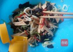 洋葱木耳拌腐竹的做法图解12
