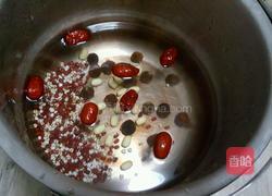 桂圆莲子红豆粥的做法图解2