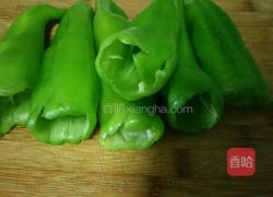 虎皮辣椒炒荷包蛋的做法图解1