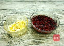 黑米红豆百合粥的做法图解2