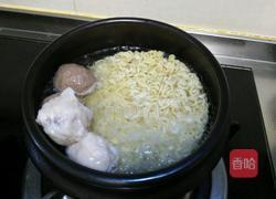 火锅肉丸子煮泡面的做法图解4