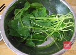 菠菜蘑菇汆丸子汤的做法图解1