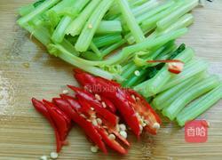 凉拌芹菜香干的做法图解3