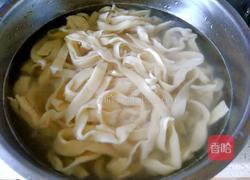 陕西油泼面的做法图解1