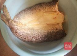 香辣咸鱼酱的做法图解1