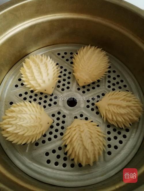 依次做好全部,放在刷了油的蒸屉上入锅二次发酵