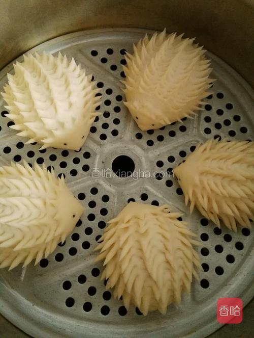 发好后大了一圈,开火蒸15分钟,蒸好后关火闷3分钟即可