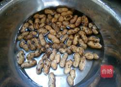 五香卤花生的做法图解1