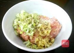 水汆丸子的做法图解3