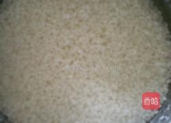 腊肠焖饭的做法图解1