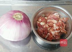 洋葱炒瘦肉的做法图解1
