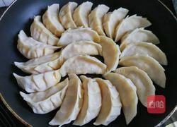 脆香锅贴的做法图解8