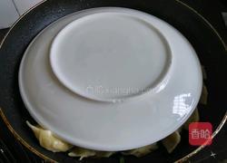 脆香锅贴的做法图解11
