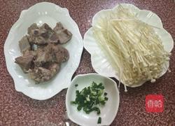 金针菇排骨汤的做法图解3