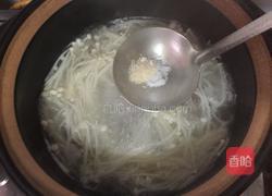 金针菇排骨汤的做法图解7