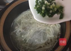 金针菇排骨汤的做法图解8