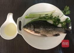 鲫鱼汤的做法图解1