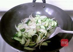 洋葱黄瓜炒鸡蛋的做法图解5