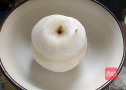 川贝粉炖雪梨的做法图解3