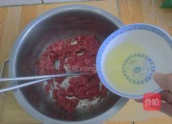 汆牛肉丸子的做法图解4