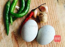 青椒皮蛋的做法图解1