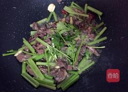 香芹炒牛肉的做法图解7