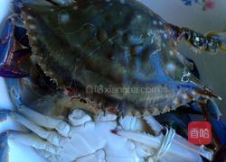 螃蟹炒年糕的做法图解1