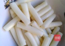 螃蟹炒年糕的做法图解2