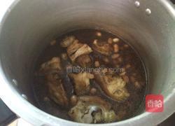 花生炖猪蹄的做法图解10