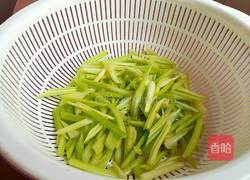 芹菜炒肉的做法图解3