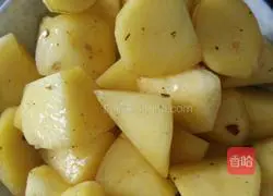 Illustration of Braised Chicken with Green Peppers and Potatoes 8