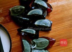 剁椒皮蛋的做法图解2