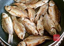 干煸小鱼的做法图解5