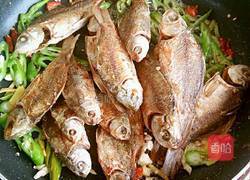 干煸小鱼的做法图解9