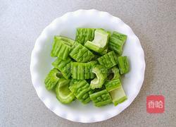 凉瓜焖排骨的做法图解2