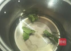 薄荷枸杞雪梨粥的做法图解5