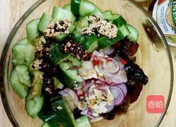 拍黄瓜拌木耳的做法图解3