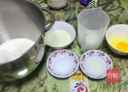 奶香面包的做法图解1
