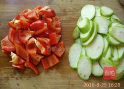 丝瓜彩椒炒肉的做法图解2