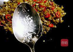 酸豆角炒鸡蛋的做法图解12