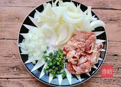 洋葱炒羊肉的做法图解2